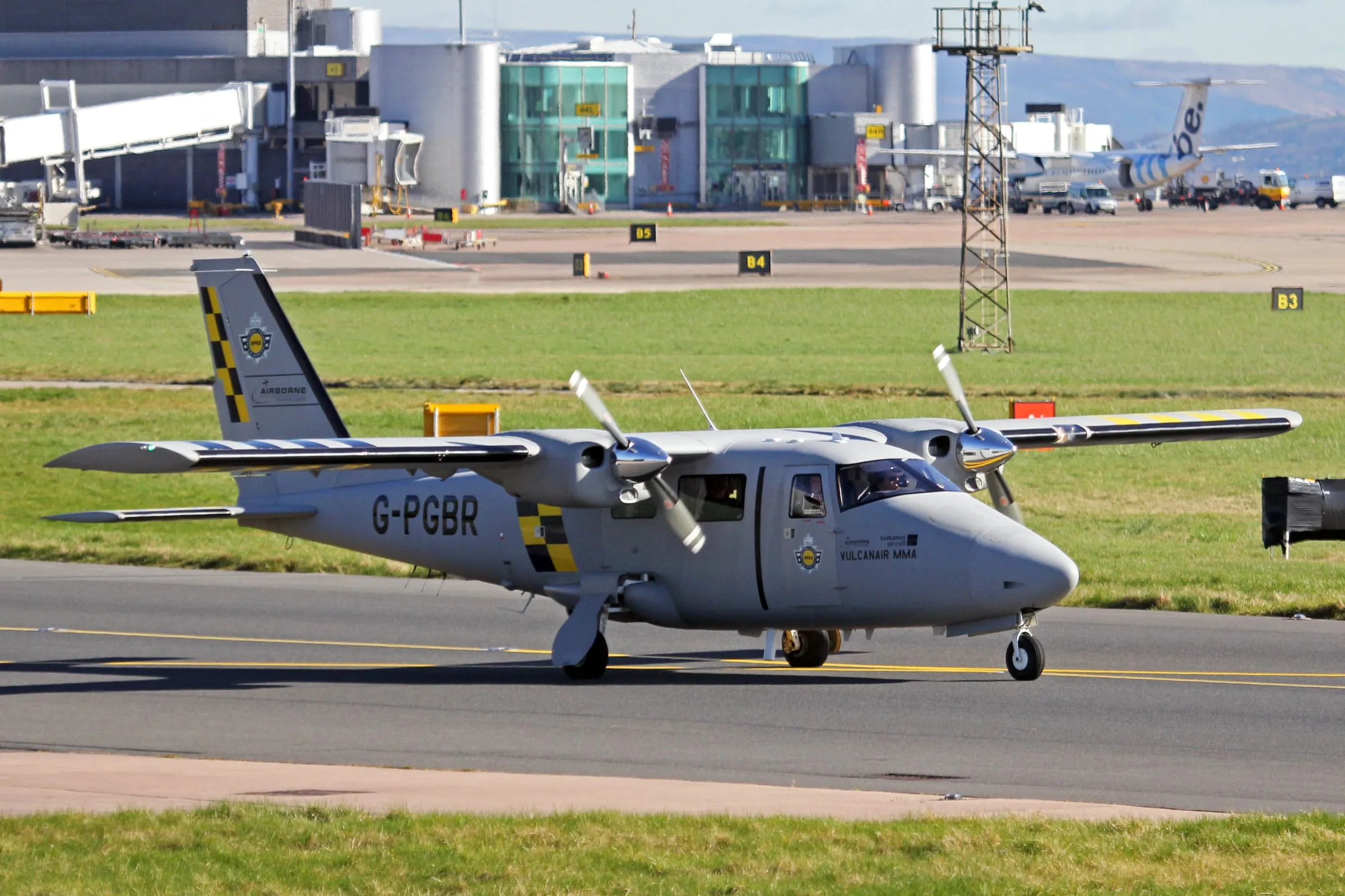 Vulcanair P68R G-PGBR del National Police Air Service
